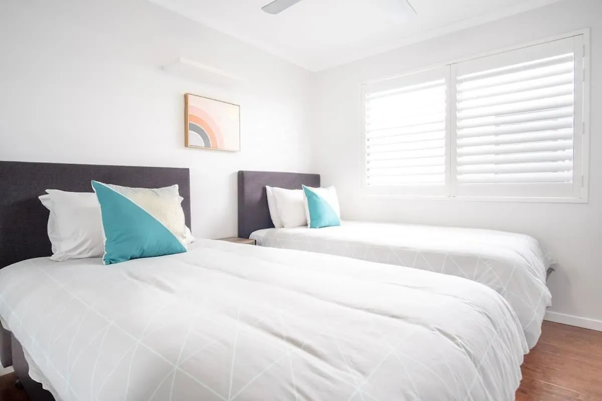 Pet Friendly Family Home With Pool - Walk To Warana Beach Buddina Australia