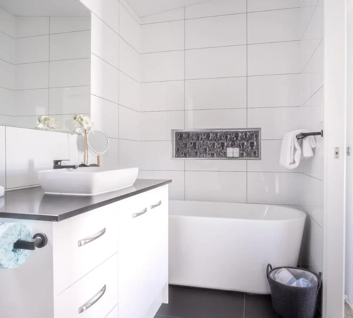 Pet Friendly Family Home With Pool - Walk To Warana Beach Buddina
