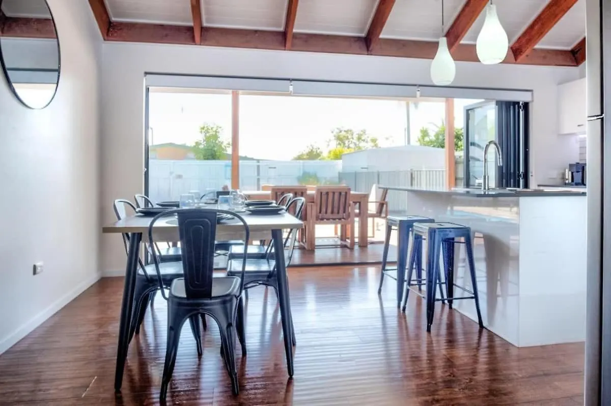 Pet Friendly Family Home With Pool - Walk To Warana Beach Buddina