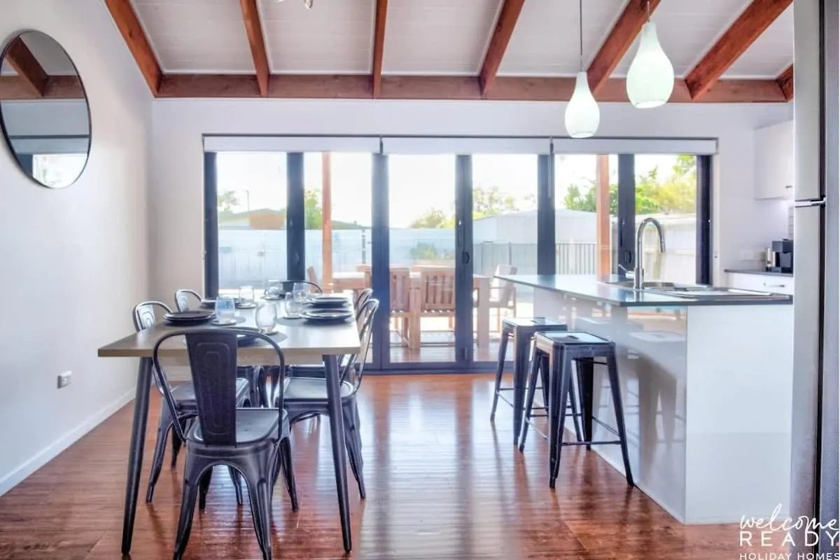 Holiday home Pet Friendly Family Home With Pool - Walk To Warana Beach Buddina