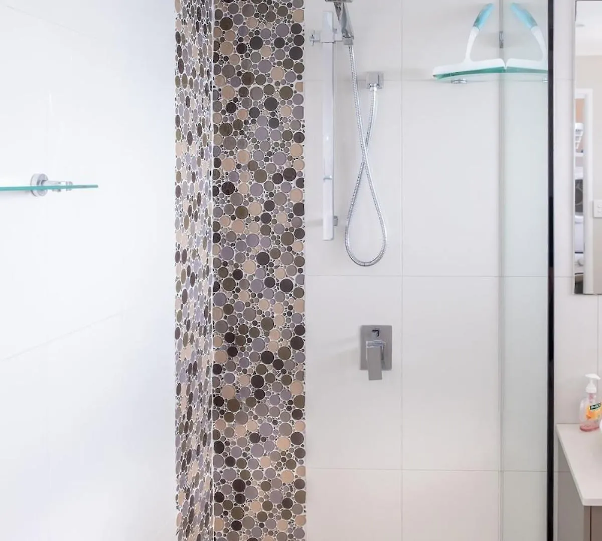Pet Friendly Family Home With Pool - Walk To Warana Beach Buddina 0*,  Australia